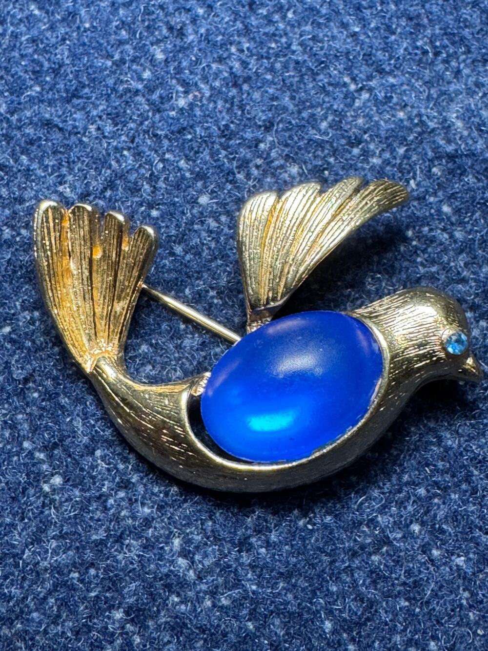 Sarah Coventry Baby Blue Jelly Belly Bird Brooch